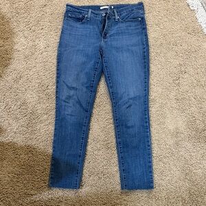 Levi's Women's Skinny Jeans in Medium Blue Wash